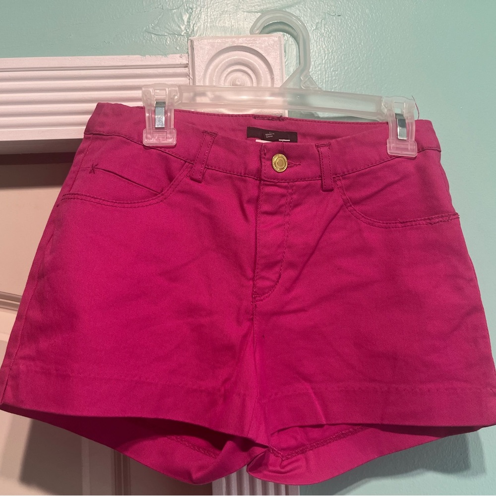 New Women's H&M Pink Shorts